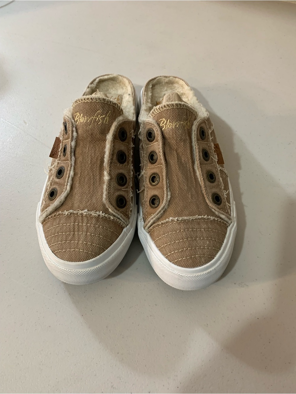 Blowfish Kids Slip-On Mule Sneakers in Tan with White Sole. b3/51 - Picture 3 of 8